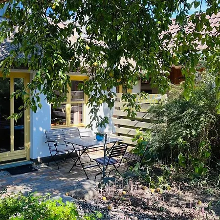 Apartment Im Fischerdorf Unterm Reetdach Lancken-Granitz