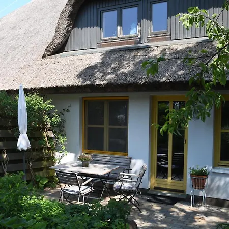 Apartment Im Fischerdorf Unterm Reetdach Lancken-Granitz